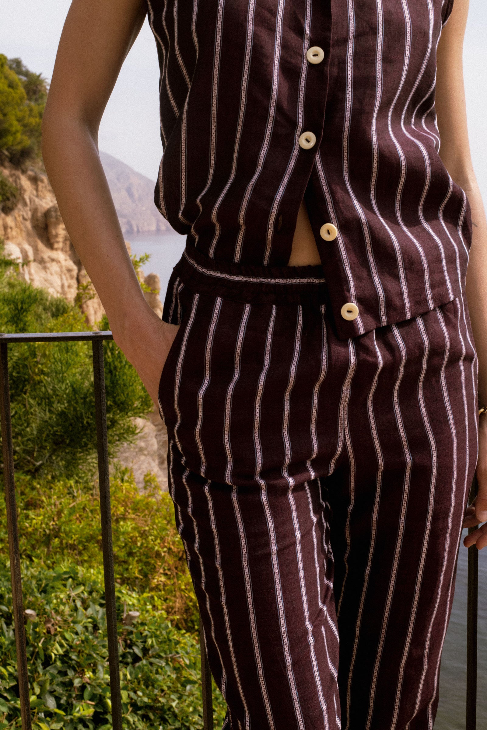 PANTALON BERENJENA LUCA